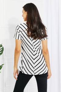 Yelete Casual Living Full Size Chevron Stripe V-Neck Tee