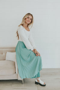 Perfect View Pleated Skirt